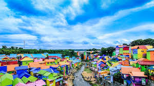 Kampung Warna Warni — mural dan warna